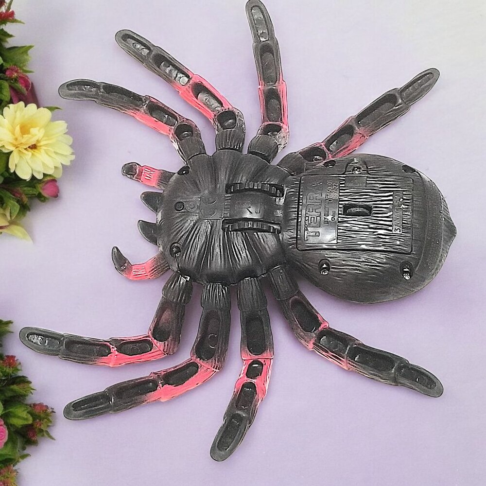 Halloween Remote Control Tarantula Toy  Red light Up Eyes & Legs Terra By Battat - Picture 3 of 9